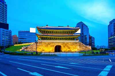 Sungnyemun gate(南大门市场)在首尔，
