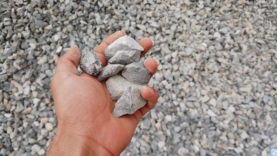 聚集在近距离。