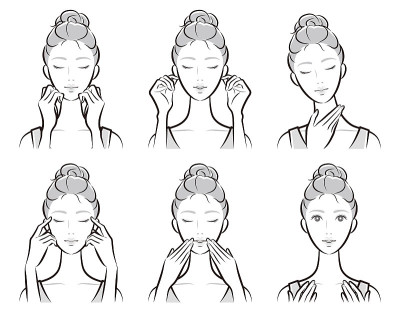 一个女人做皮肤护理的插图