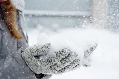 手中有雪