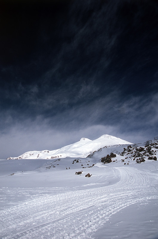 山厄尔布鲁士山的山峰