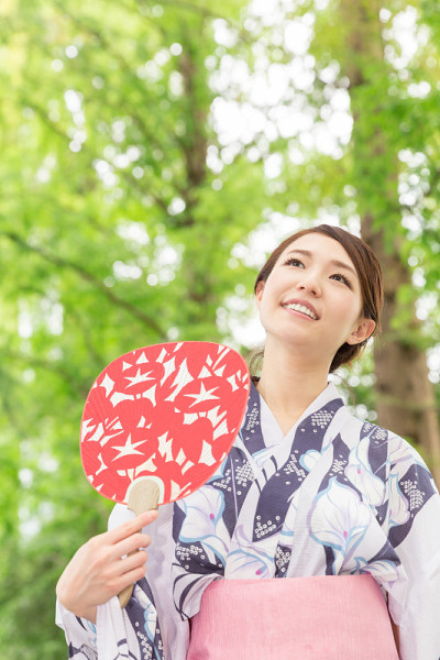 穿和服的女人