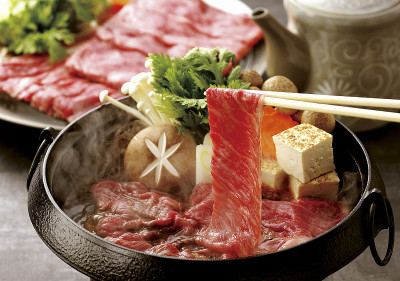 来自鹿儿岛县的日本黑牛肉寿喜烧