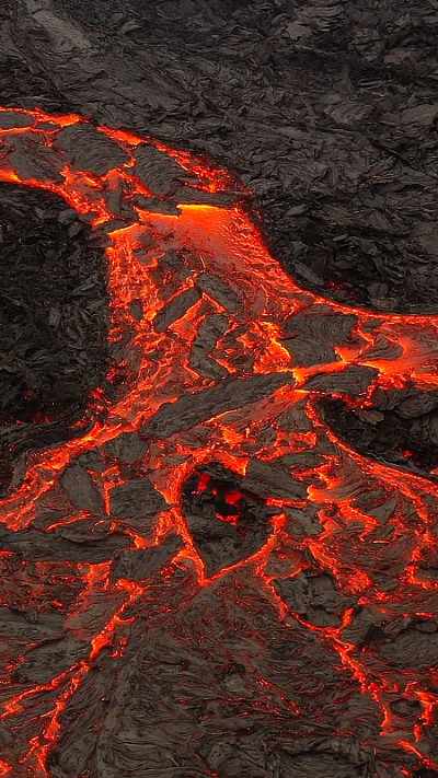 冰岛-喷发的火山熔岩岩浆