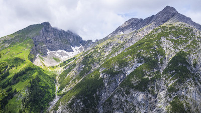 奥地利阿尔卑斯山上的Memminger小屋