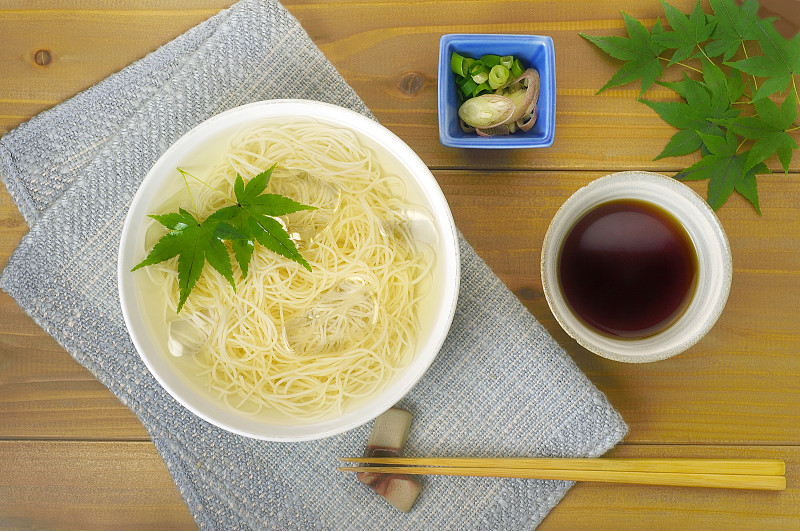 餐桌上的日本面条