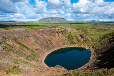 冰岛克里德火山口，里面的蓝色湖泊