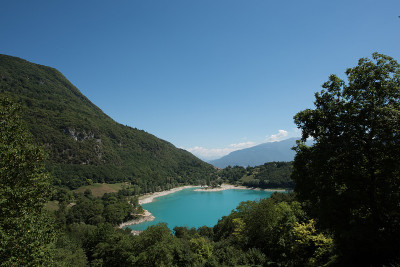 从山上看湖