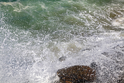 希腊克里特岛波涛汹涌的海面