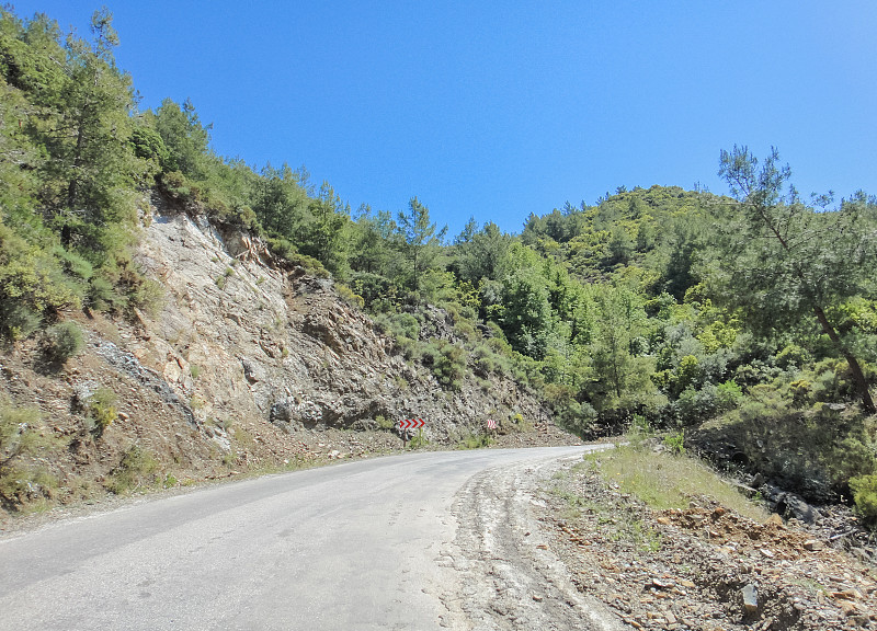 土耳其马尔马里斯附近山区的公路