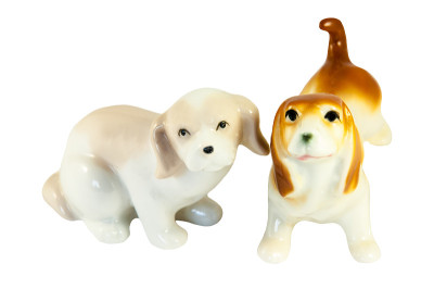 陶瓷狗雕像