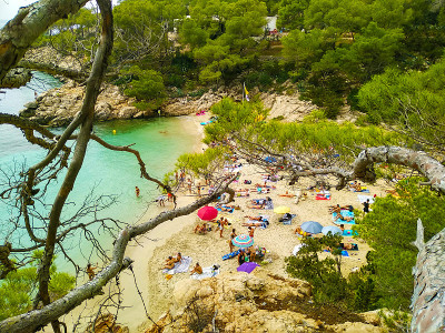 美丽阳光明媚的夏日海滩风景卡拉萨拉迪塔在伊比沙岛
