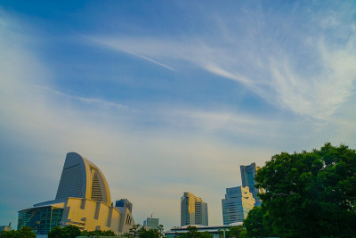 黄昏的天空和横滨的未来街的建筑