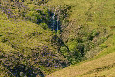 英国坎布里亚郡考特利喷口附近的约克郡山谷景观