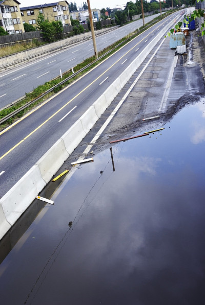 丹麦哥本哈根的高速公路被洪水淹没