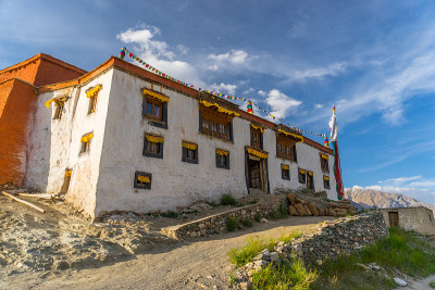 贾姆赞斯卡山谷朗杜姆村的藏式寺院