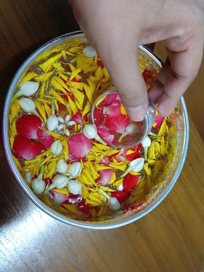 泼水节