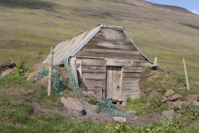 废弃的旧风化棚屋，小屋，