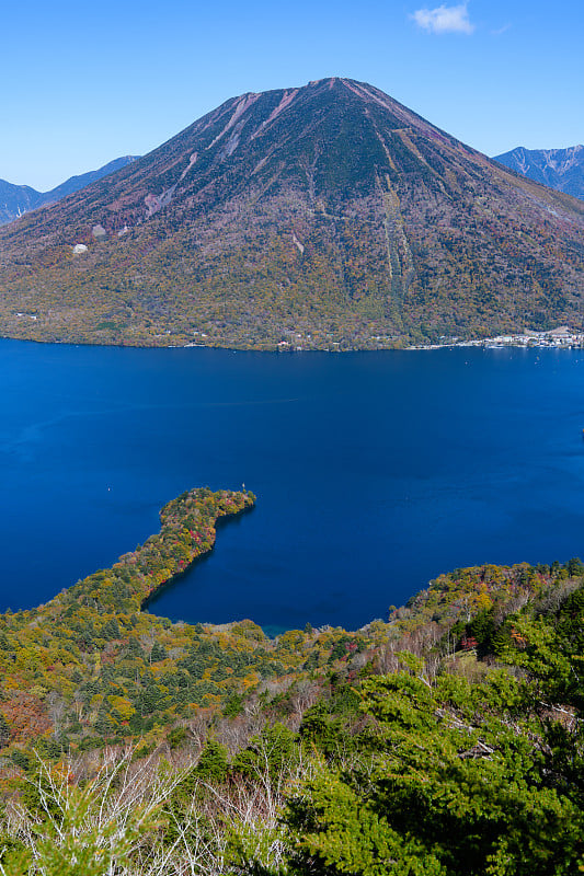 从Hangetsuyama观景台可以看到中禅寺湖和南台山