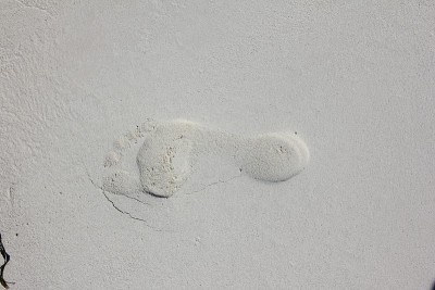 《一个人的赤脚足迹》，姆查加海滩，桑给巴尔，坦桑尼亚，印度洋，非洲
