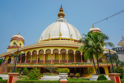 Srila prabhudi的Samadhi报道。Mayapur,印度