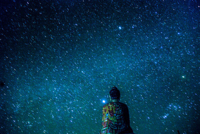 佛下的星星在冬天的喷喜玛拉雅山