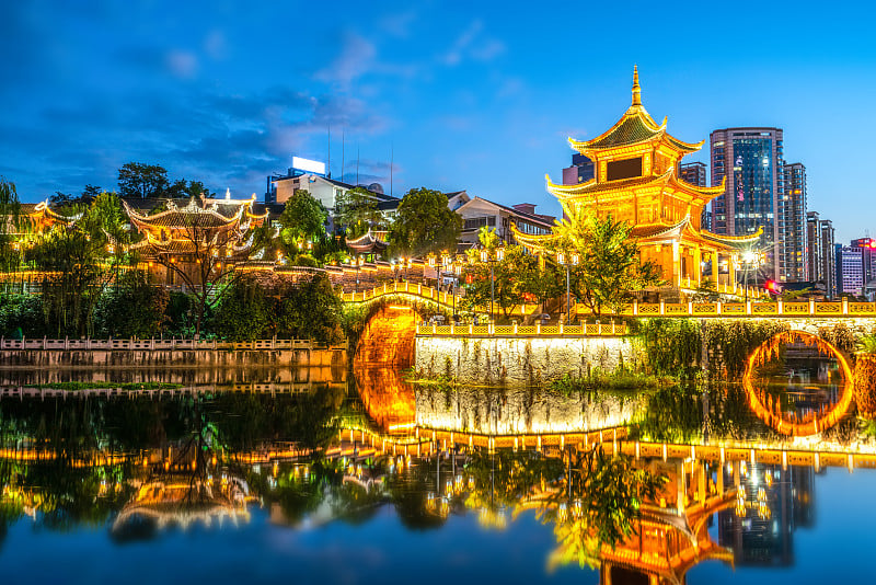 贵阳嘉秀大厦夜景