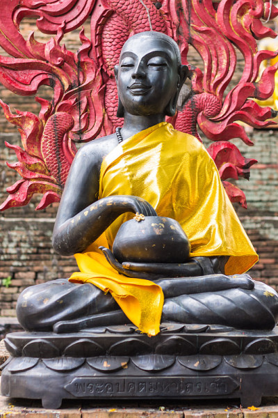泰国寺庙中的Shin Upagutta雕像