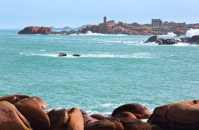 Ploumanach海岸景观(布列塔尼，法国)