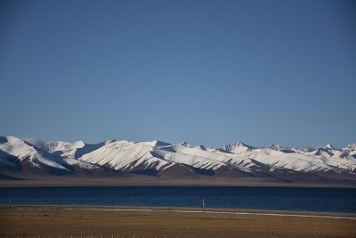 西藏纳木错雪山美景。纳木错是西藏自治区最大的湖泊