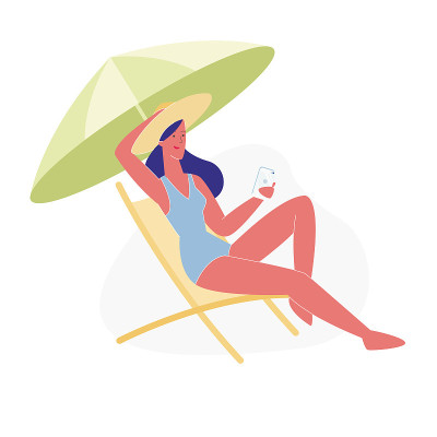 在躺椅上使用智能手机的女性