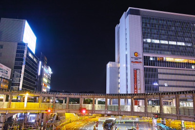 晚上Shin-Yokohama景观