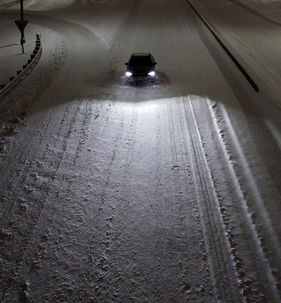 在雪地里开车