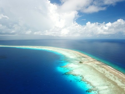 环礁的边缘和沙天堂在Truk泻湖，Chuuk