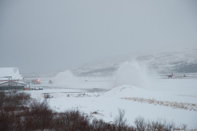冰岛阿库雷里机场的扫雪机