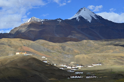村庄在喜马拉雅山脉