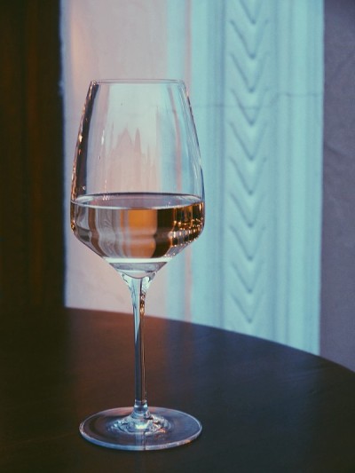 一杯白葡萄酒