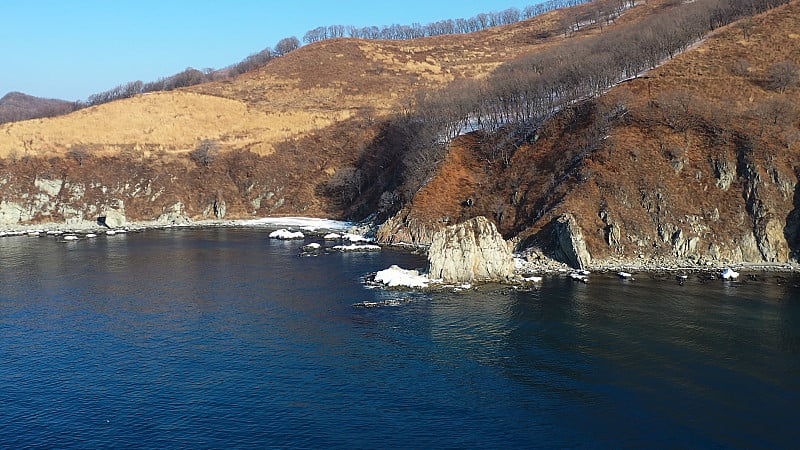 空中的海景与岩石