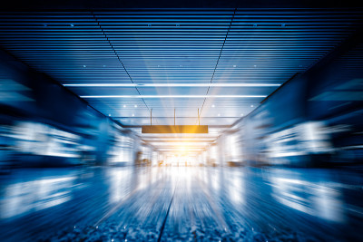 空空如也的地铁站“机场”大厅