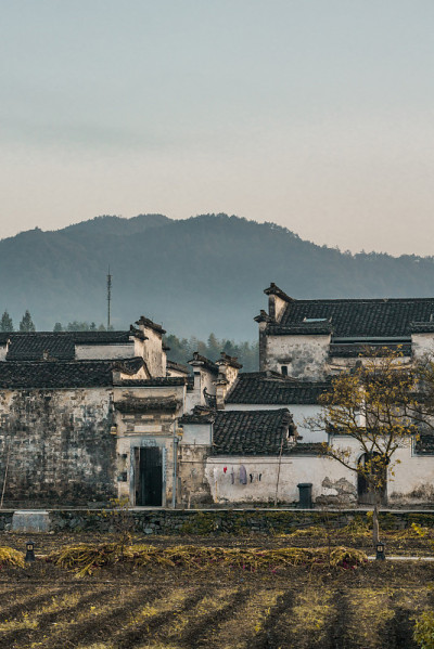 日出时分西递村