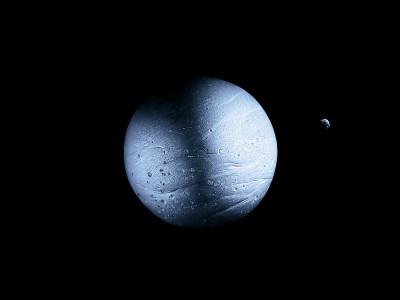 深空的岩石白色行星和小行星。