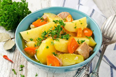 土豆和胡萝卜炖肉