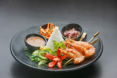 串对虾配一份白米饭
