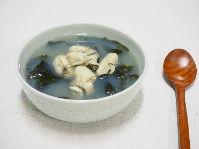 韩国美食牡蛎紫菜汤，美炖锅