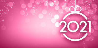 有2021年标志的圣诞树玩具轮廓。