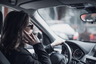 女人开车