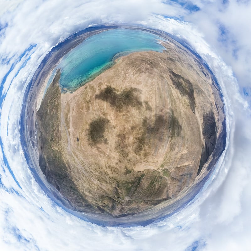 青藏高原的土地和湖泊，球形全景