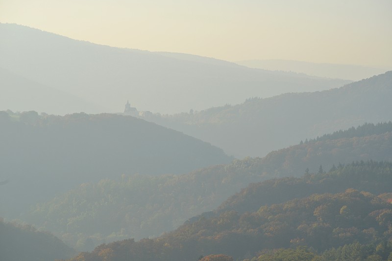 秋天的拉恩山谷与修道院阿勒海里根贝格