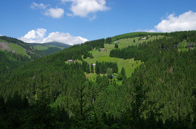 有小屋的山谷-西莫维查鲁普，克科诺斯，捷克共和国