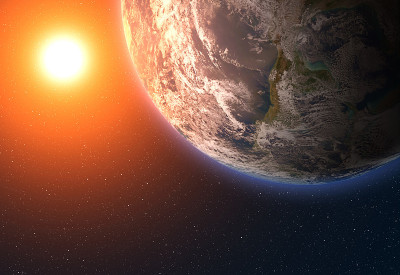 地球和太阳。